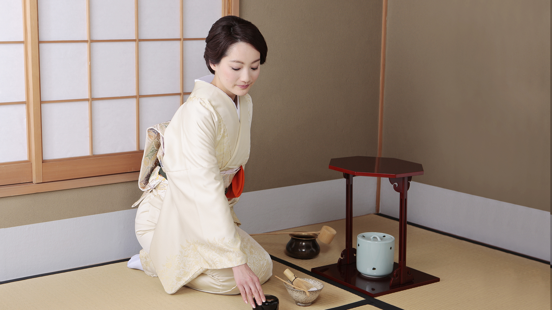 日本の伝統美　きもの　着物の丸中