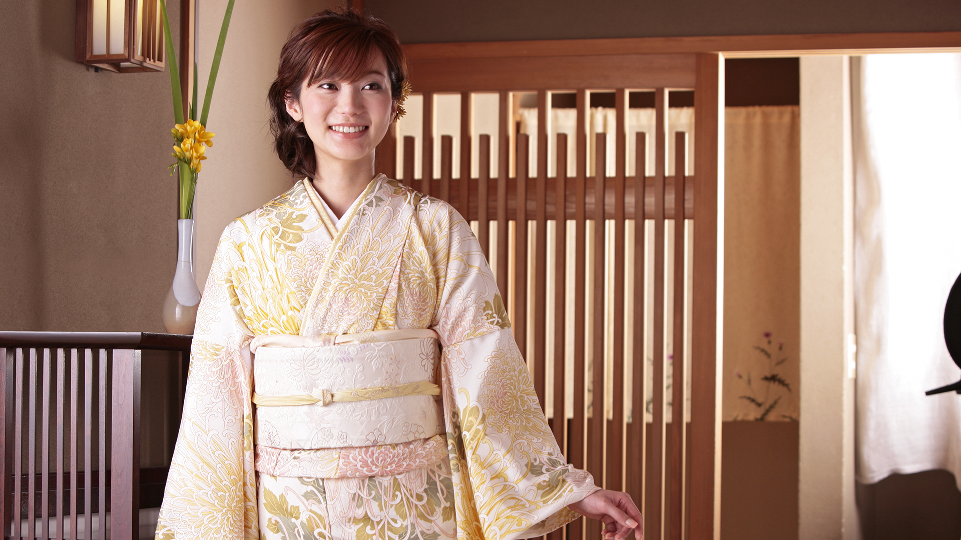 日本の伝統美　きもの　着物の丸中